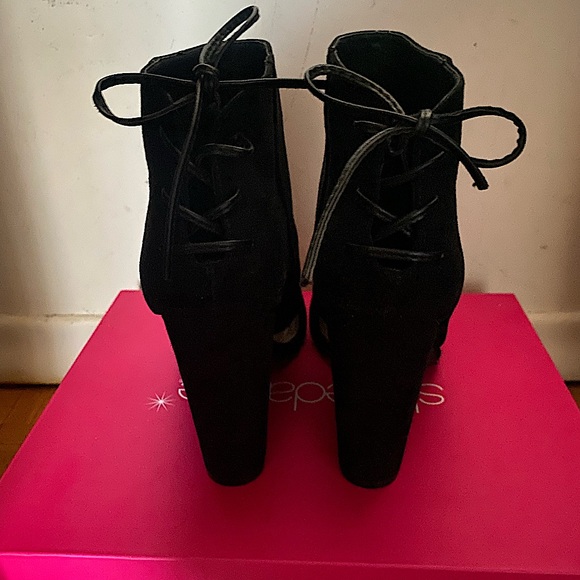 Shoedazzle black bootie style heels - Picture 2 of 4